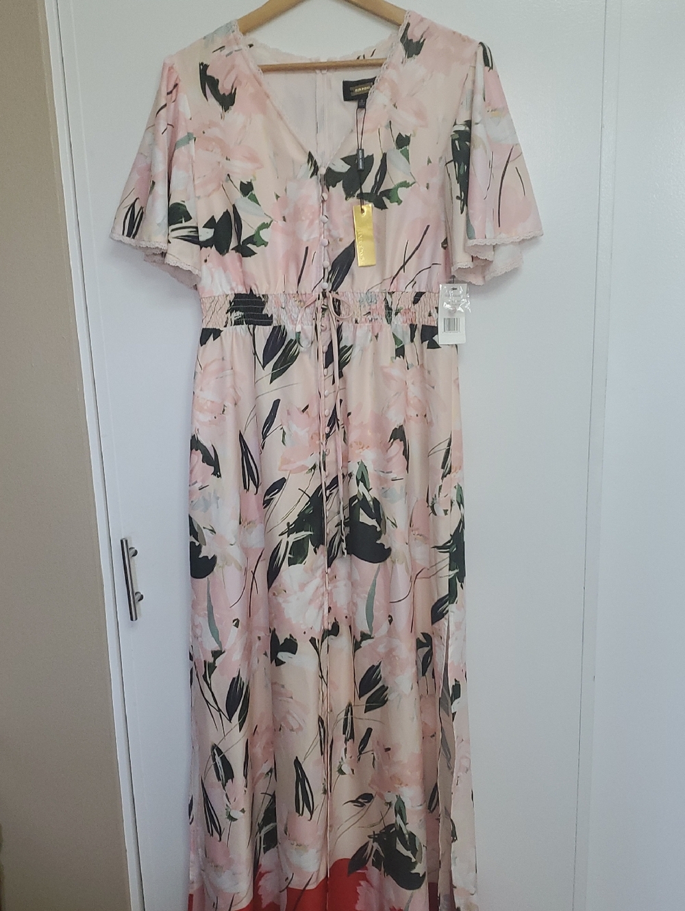 Alexia Admor Light Pink Lace-Trim Dress with Subtle Floral Hues